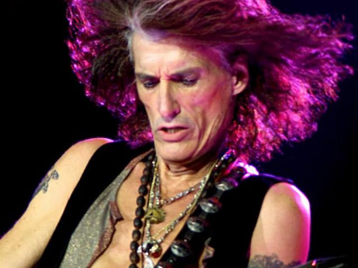 Aerosmith, Joe Perry raggiunto sul palco da membri di Cheap Trick, Extreme e Stone Temple Pilots