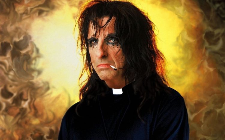 Alice Cooper – He’s back (the man behind the mask)
