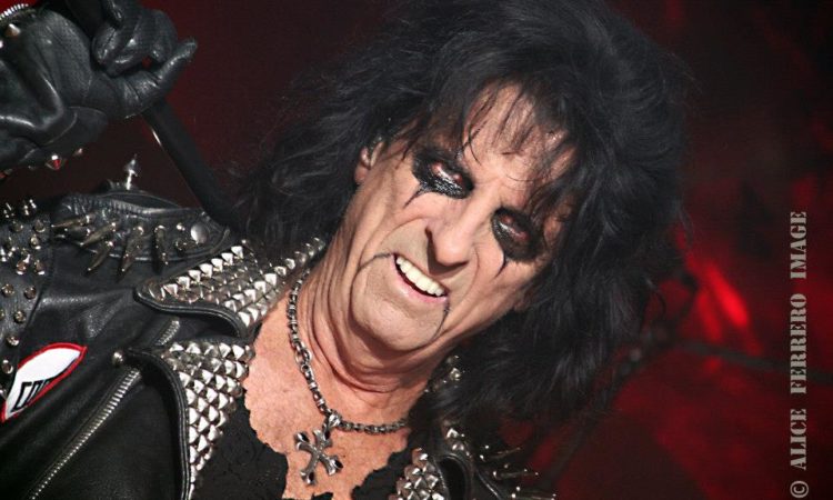 Alice Cooper, Twisted Sister, Sammy Hagar e molti altri in un unico libro