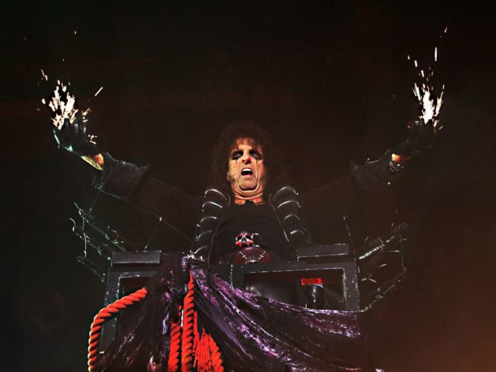 Alice Cooper, il concerto spostato all’Alcatraz