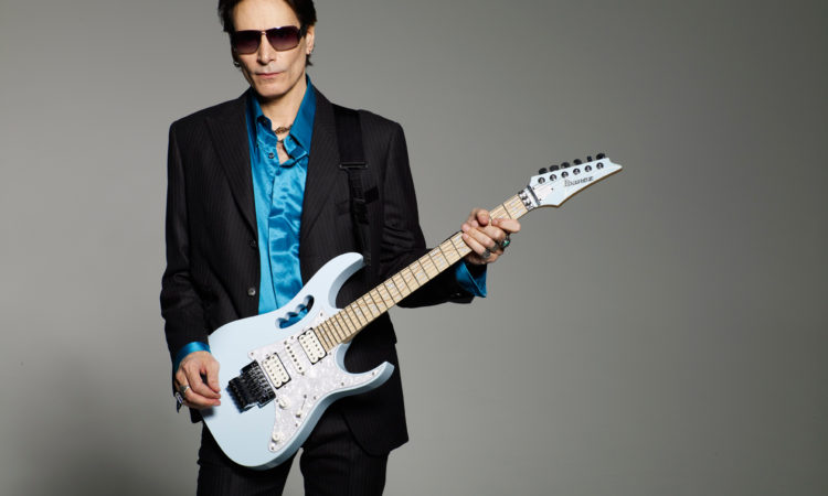 Steve Vai, disponibile la statuina prodotta dalla Guitar Gods