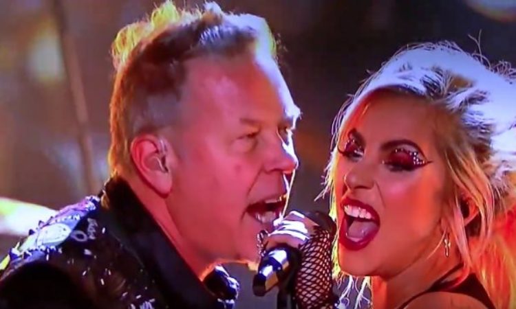 Metallica, l’esibizione di ‘Moth Into Flame’ feat. Lady GaGa ai Grammy