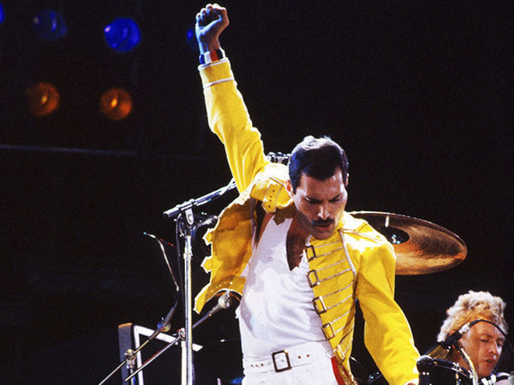 Queen, vandalizzata la statua di Freddie Mercury a Montreux