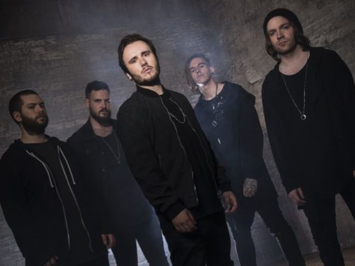 As Lions, il lyric video di ‘World On Fire’