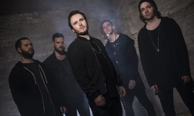 As Lions, il lyric video di ‘World On Fire’