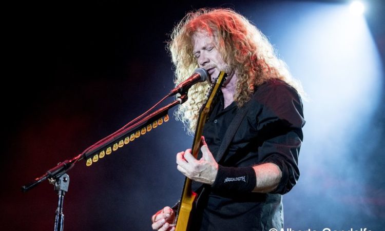 Megadeth, Dave Mustaine ha completato la terapia per il cancro alla gola