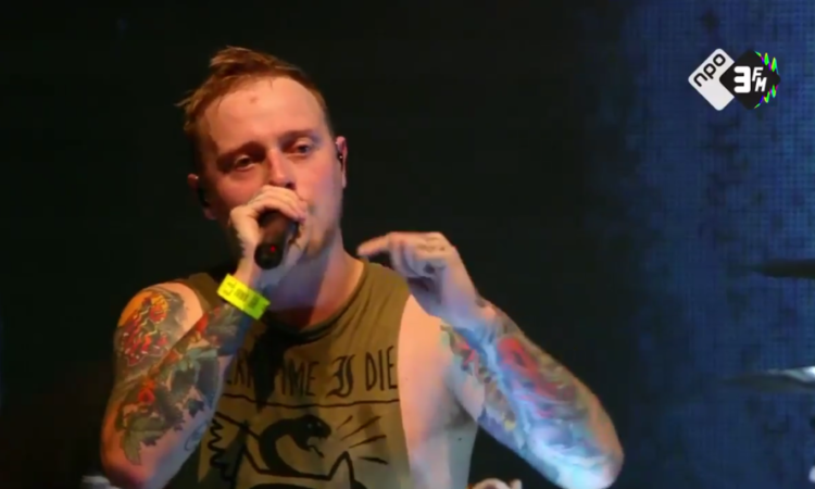 Architects, Sam Carter ferma il concerto per difendere una ragazza dalle molestie