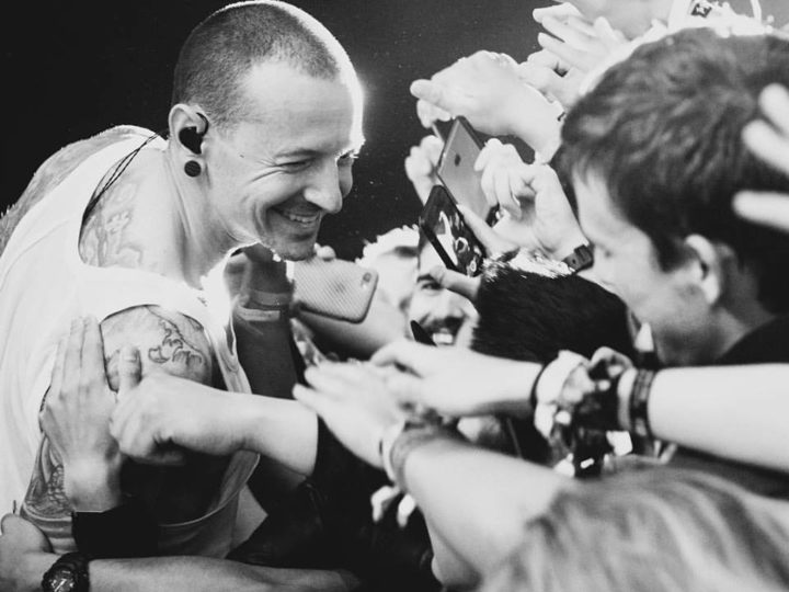 Linkin Park, condiviso dalla band emozionate video dal vivo di  ‘Crawling’