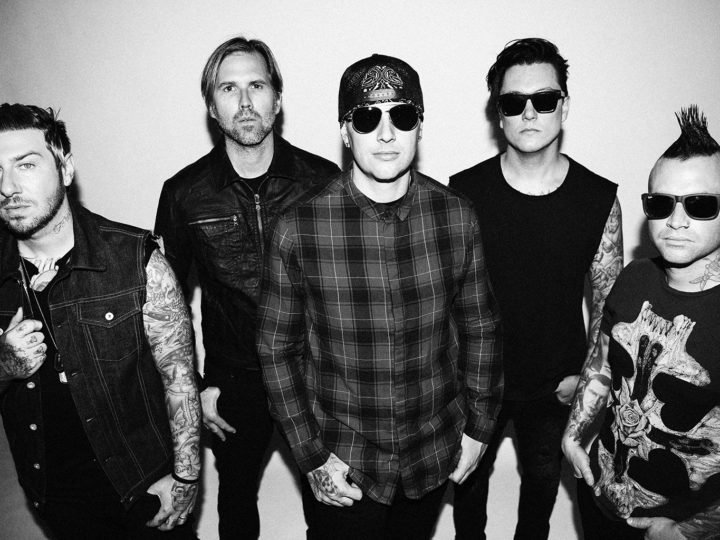 Avenged Sevenfold, Lzzy Hale degli Halestorm ospite sul palco per una cover dei Pink Floyd