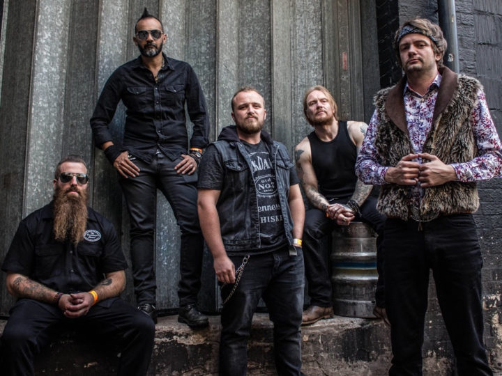 Doomsday Outlaw, video di ‘Over And Over’