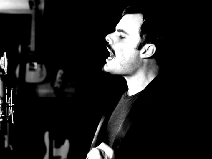 Queen, Marc Martel canta ‘Save Me’ e sembra Freddie Mercury