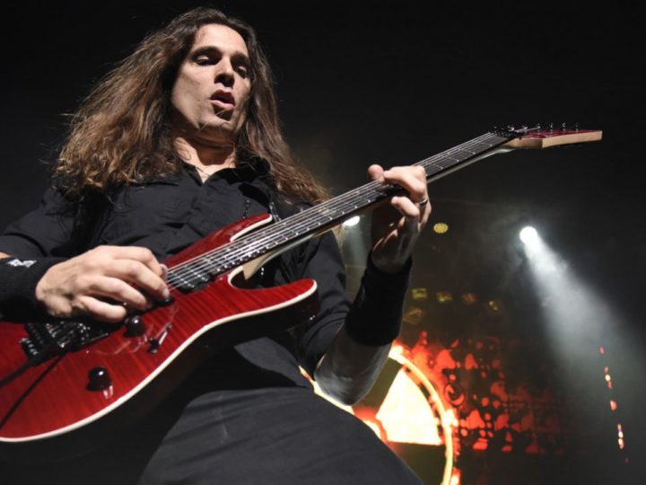 Megadeth, il chitarrista Kiko Loureiro condivide un footage backstage/onstage dal festival messicano ‘Hell&Heaven’