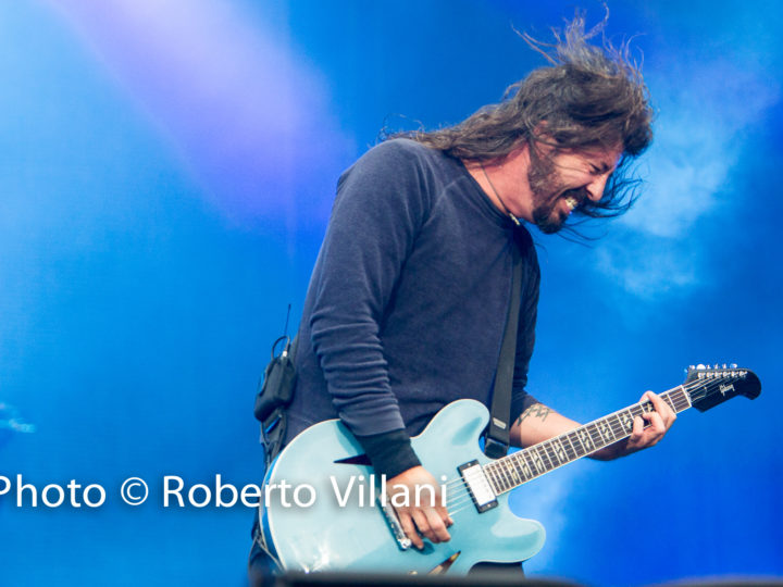 Dave Grohl, per la prima volta live ‘Play’ con tanti ospiti