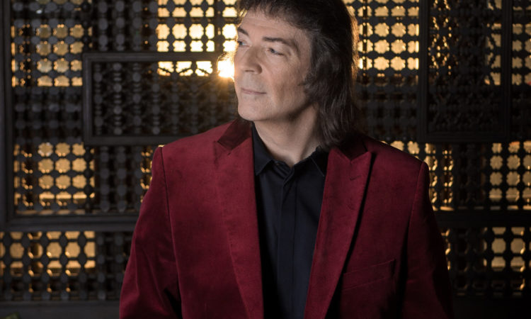 Steve Hackett, in arrivo le ristampe di “Guitar Noir” e “Darktown”, per la prima volta in vinile