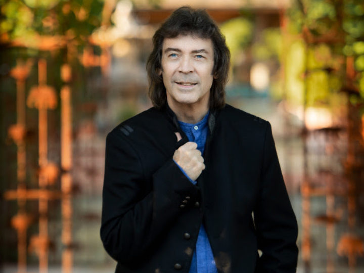 Steve Hackett, disponibile il primo singolo ‘Under The Eye Of The Sun’ del nuovo ‘At The  Edge Of Light’