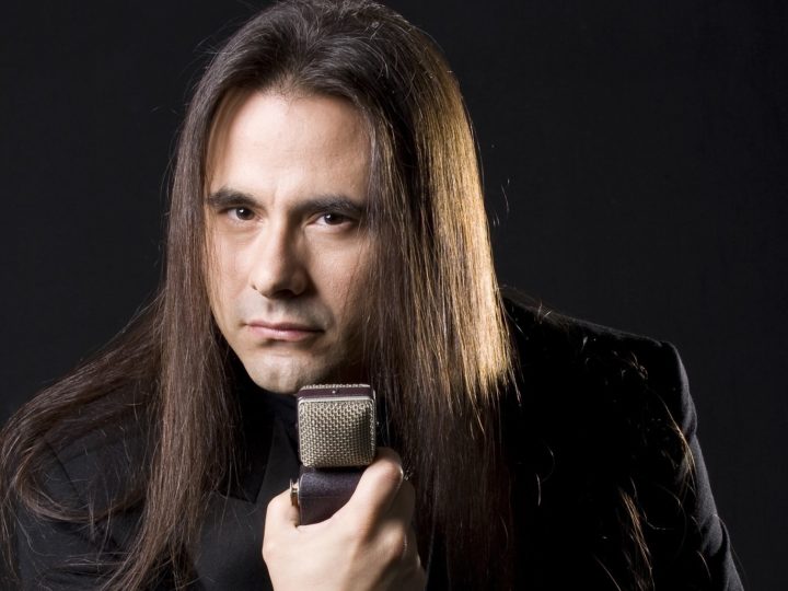 André Matos (ex-Angra), schedulato il documentario retrospettivo ‘Maestro Of Rock’