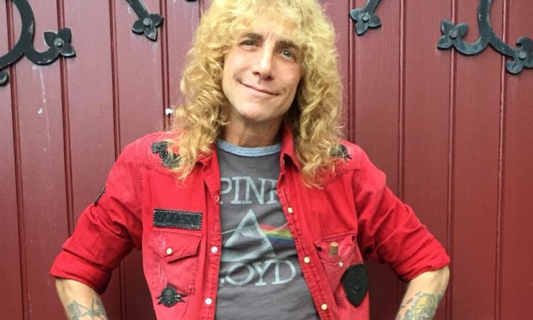 Guns N’ Roses, i video del ritorno dal vivo di Steven Adler dopo l’incidente