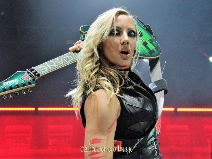 Alice Cooper, ritorna la chitarrista Nita Strauss