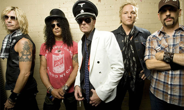 Velvet Revolver, la vedova di Scott Weiland ha messo all’asta su eBay due cappelli del defunto marito