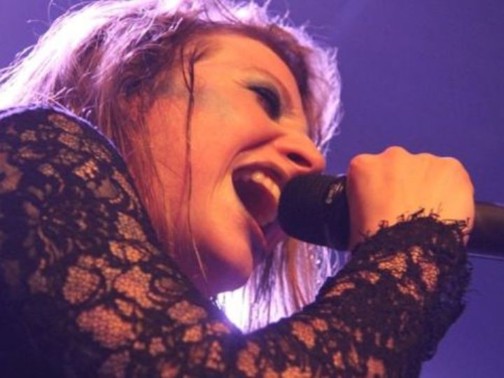 Into Eternity, album solista per la vocalist Amanda Kiernan