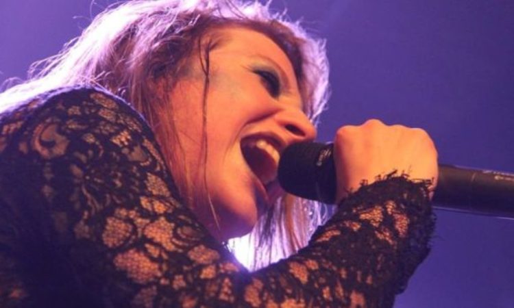 Into Eternity, album solista per la vocalist Amanda Kiernan