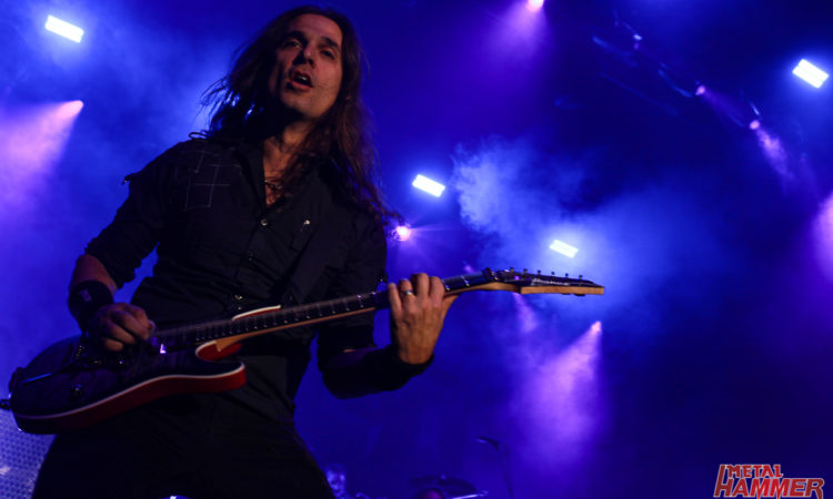 Megadeth, Kiko Loureiro prolunga la sua assenza dai tour della band