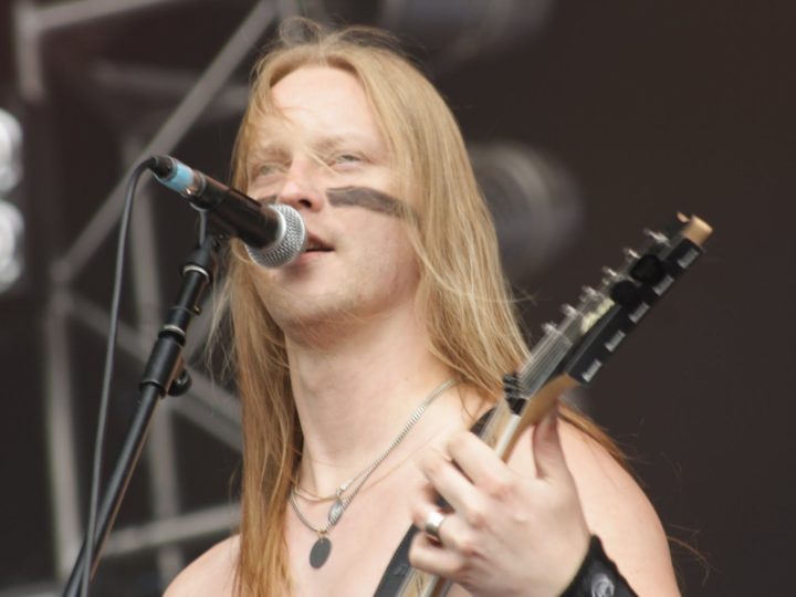 Ensiferum, Petri Linddroos mostra i posti più metal di Helsinki