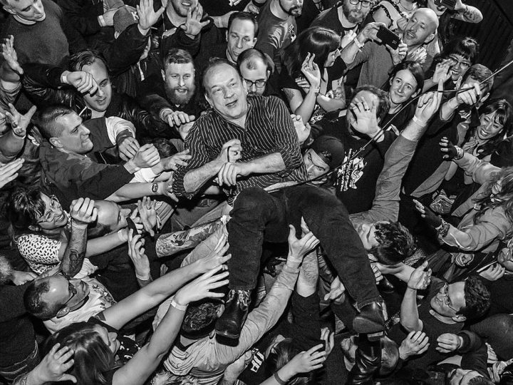 Riapertura dei locali, “Moshing o crowd-surfing assolutamente vietati”