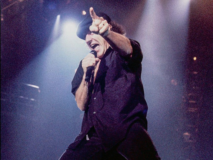 AC/DC, video live di ‘You Shook Me All Night Long’ dal 1981 in Giappone