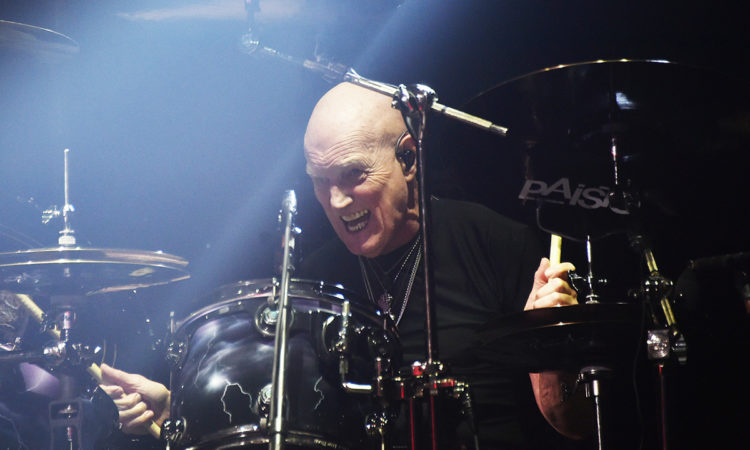 AC/DC, Chris Slade: “Sono rimasto scioccato dall’entrata di Axl Rose”