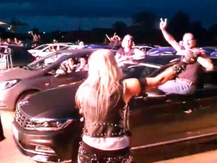 Doro, ecco il concerto al drive-in [video]