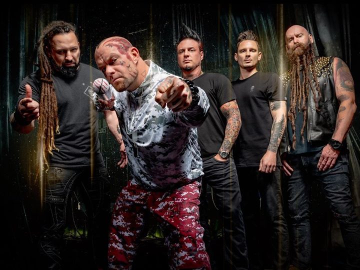 Five Finger Death Punch, il nuovo video di ‘A Little Bit Off’