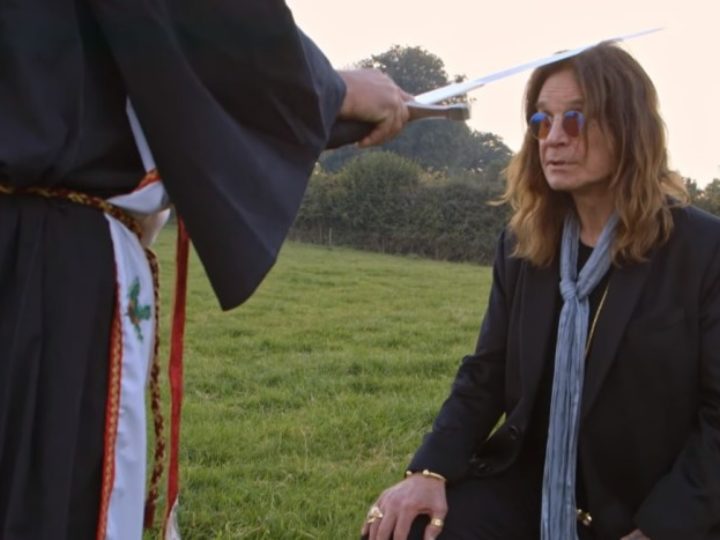 Ozzy, nominato cavaliere di Artù a Glastonbury [video]