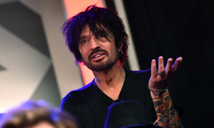 Tommy Lee, difende Twitter per il fact-checking su Trump: “Non ne dice una giusta”