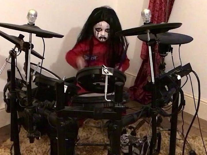 Slipknot, un bambino di cinque anni suona ‘Before I Forget’ alla batteria