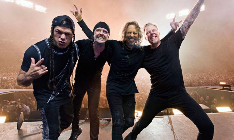 Metallica, prima band a scalare la cima della classifica di Billboard in quattro decenni diversi