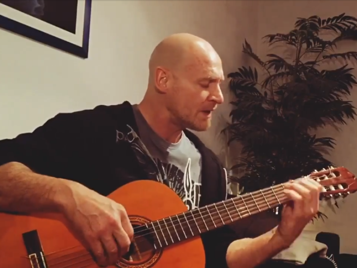 Primal Fear, Ralf Scheepers canta ‘It’s My Life’ di Bon Jovi in acustico