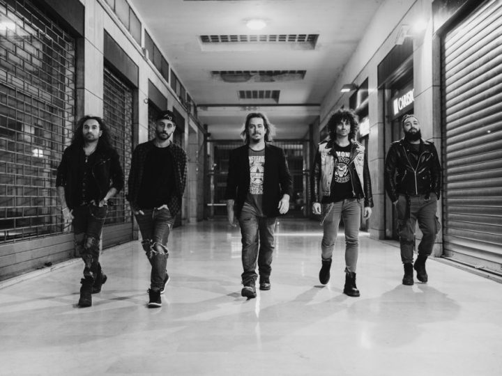 Simple Lies,  la band si scioglie