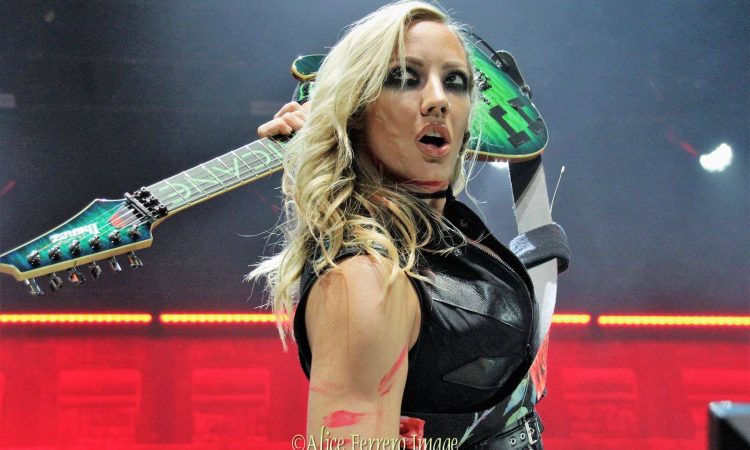 Nita Strauss, filma il video musicale del suo prossimo singolo da solista