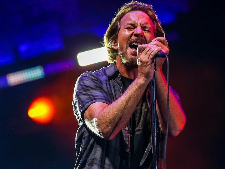 Pearl Jam, Eddie Vedder è ancora ‘senza voce’ annullato il concerto