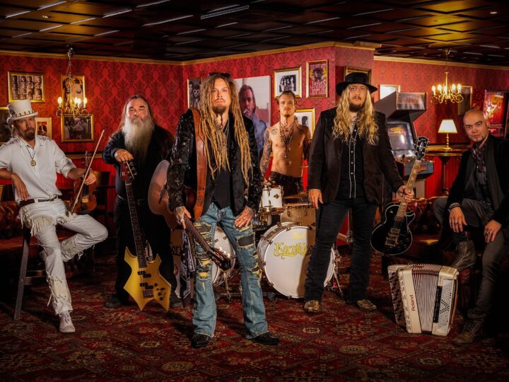 Korpiklaani, pubblicano il video della versione inglese del loro ultimo singolo, ‘Crystallomancy’