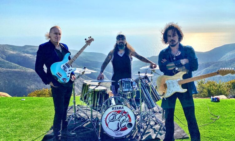 The Winery Dogs, guarda il video di “Stars”