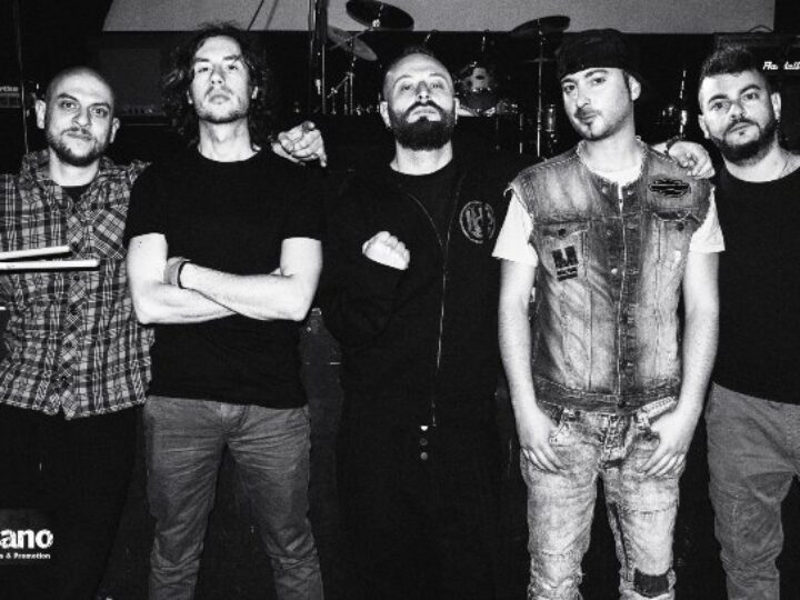 Hole In The Frame, firma un contratto per più singoli con Volcano Records