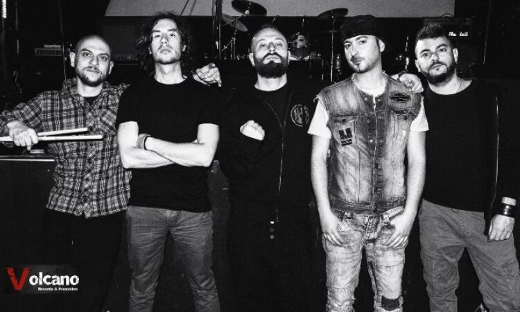 Hole In The Frame, firma un contratto per più singoli con Volcano Records