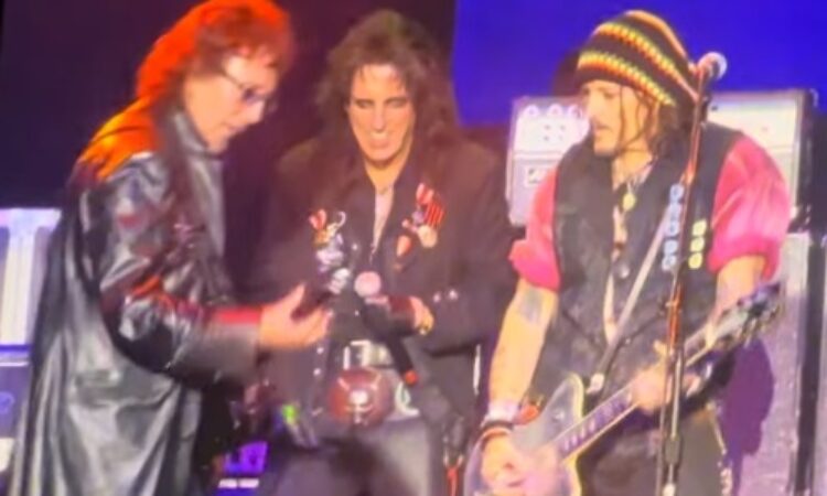 Hollywood Vampires, Tony Iommi sul palco con la band per suonare ‘Paranoid’