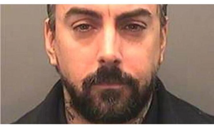 Lostprophets, il cantante Ian Watkins accoltellato in carcere, rischia la vita