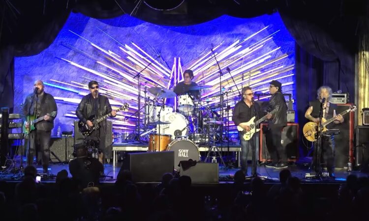 Blue Öyster Cult, pubblicano il nuovo video live ‘Dancin’ In The Ruins (50th Anniversary Live)’